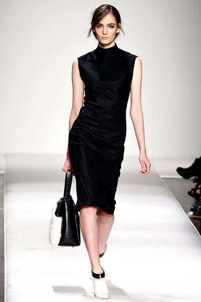 Look 10